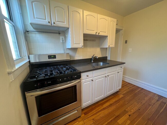 Building Photo - 1 Bed Garden Apartment