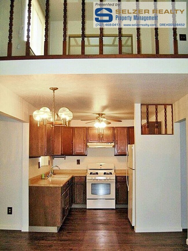 Building Photo - Charming 2-story 2+ bedroom home (bonus lo...