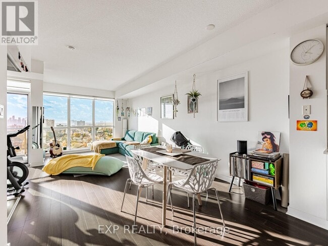 Building Photo - 1171 Queen St W