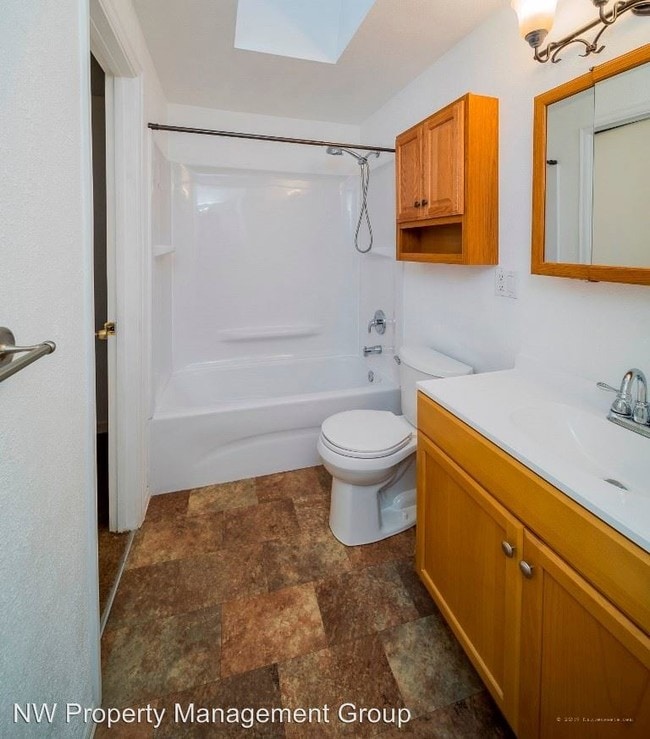 Building Photo - 3 br, 1 bath House - 29003 Grandview Rd.