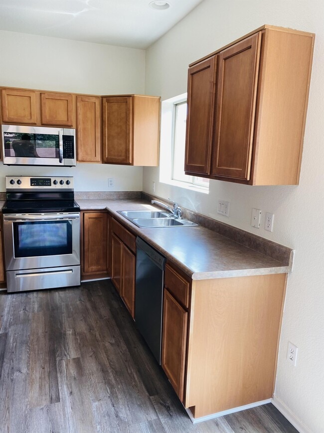 Building Photo - 11879 W Fontenelle Dr