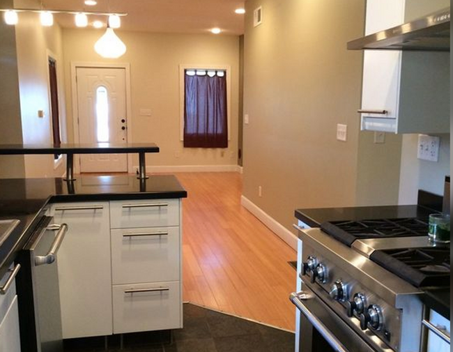 Building Photo - 3 bedroom, 2 bath bungalow, south of town!