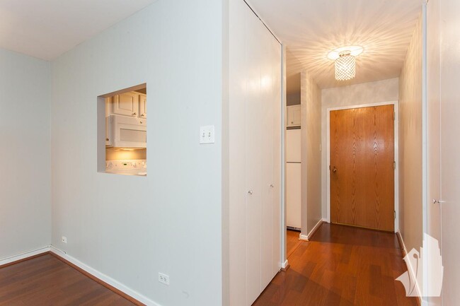 Foto del edificio - 1 bedroom in Chicago IL 60611