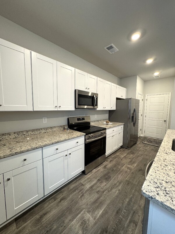 Foto del edificio - 145 Cypress Holw Dr