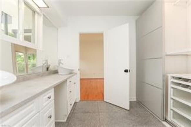 Building Photo - 4 BED/3 BATH LOCATED IN A WATERFRONT COMMU...