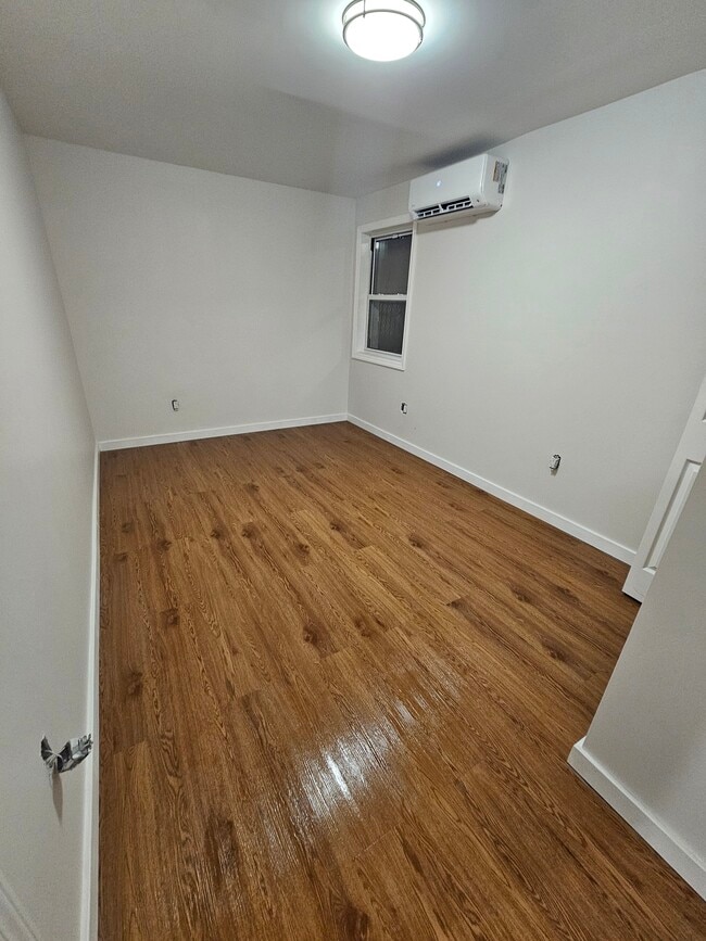 Building Photo - 1273 Arnow Ave