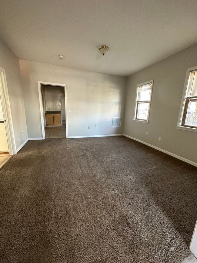 Foto del edificio - CLE Single Family 3 Bed 2 Bath FOR RENT!
