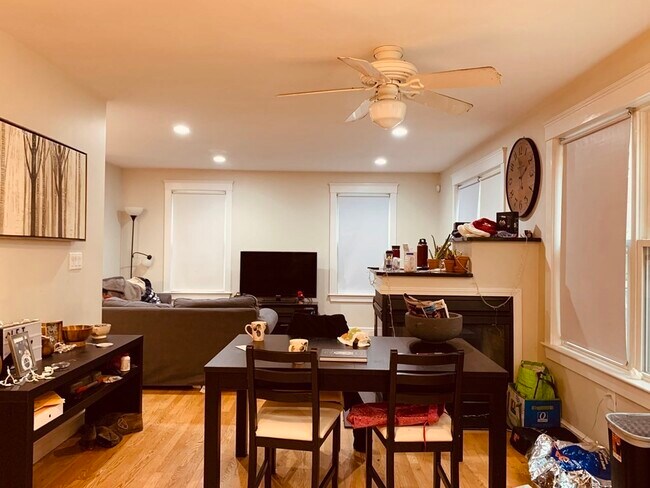 Foto del edificio - 27 Iroquois St