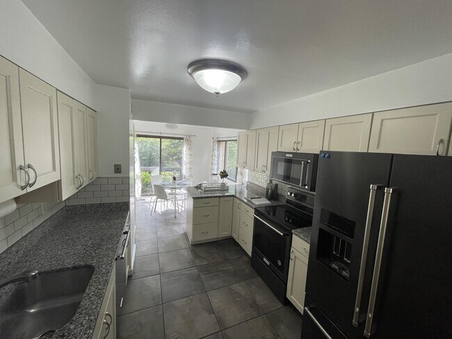 Building Photo - 3131 Guysborough Dr