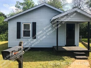 Building Photo - 905 9th St