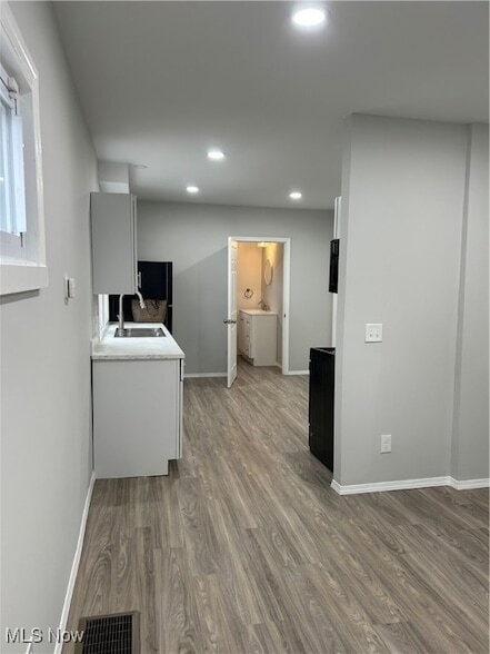 Building Photo - 15630 Holmes Ave