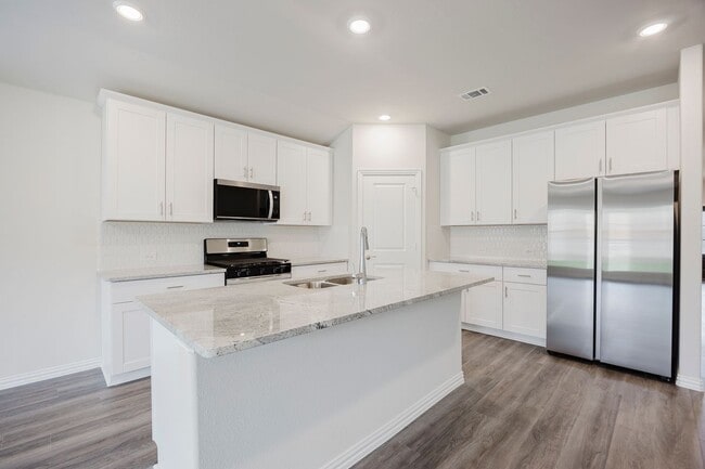 Building Photo - 2121 Gustavus Dr