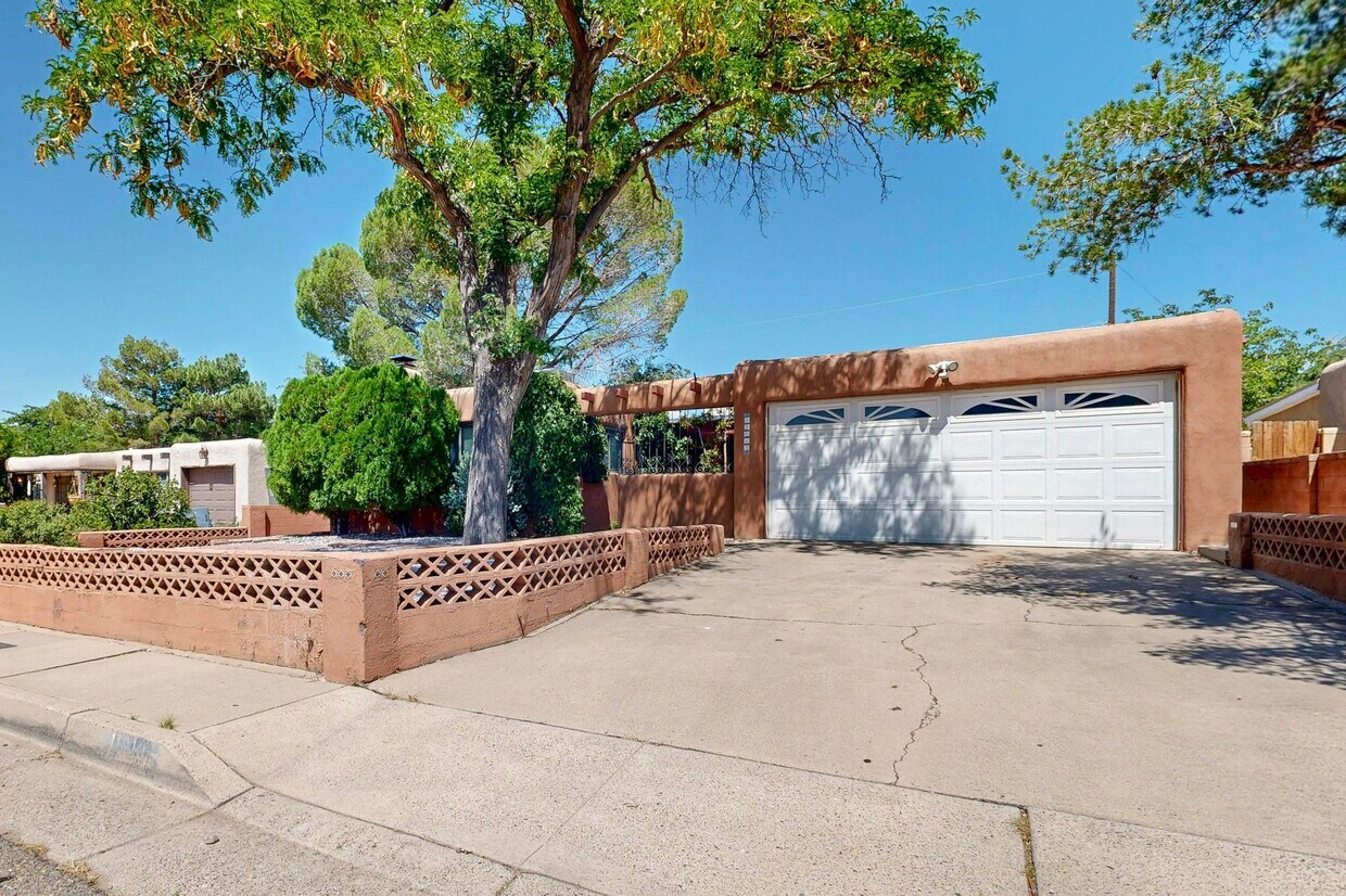 Foto principal - 11013 Phoenix Ave NE