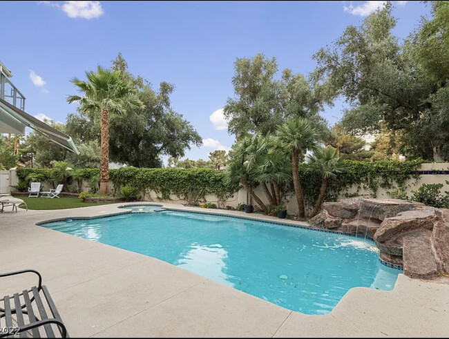 Backyard Pool, waterfall, golf course - 3160 Bel Air Dr