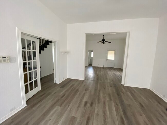 Foto del edificio - 1208 W Sears St