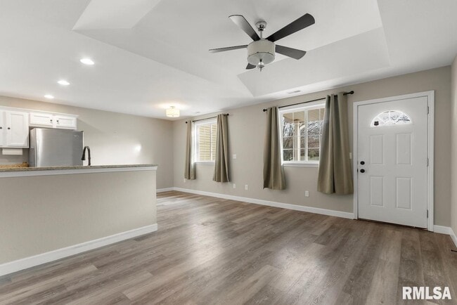 Building Photo - 3005 N Molleck Dr