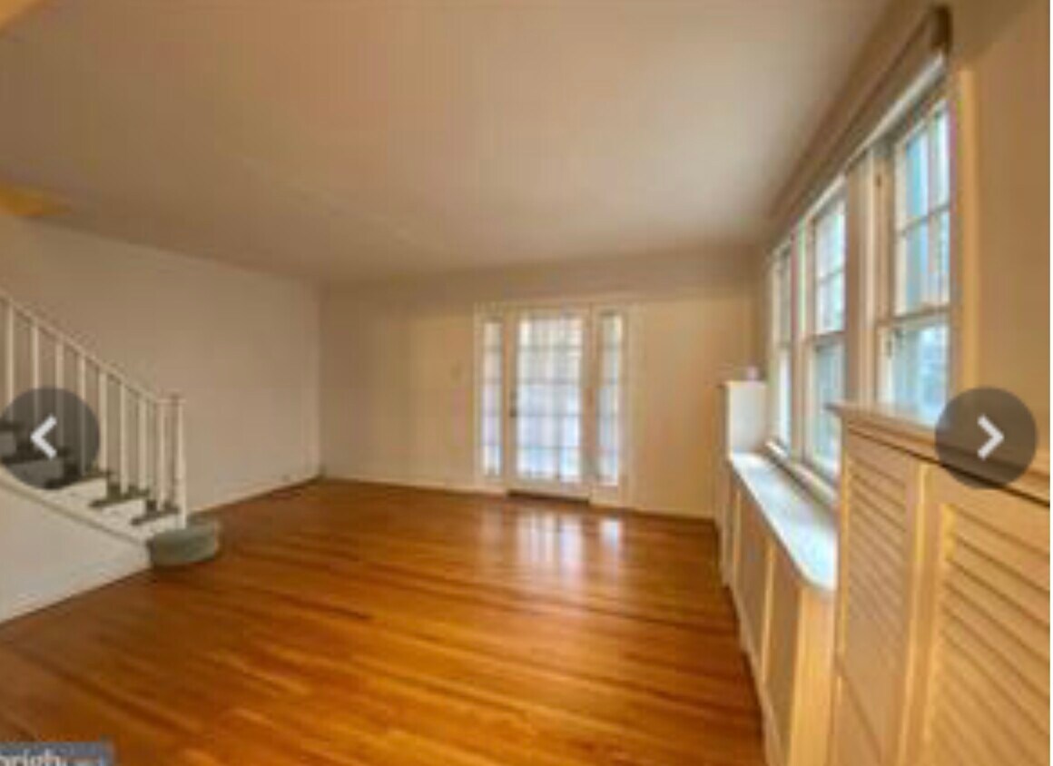 Building Photo - 831 Elkins Ave