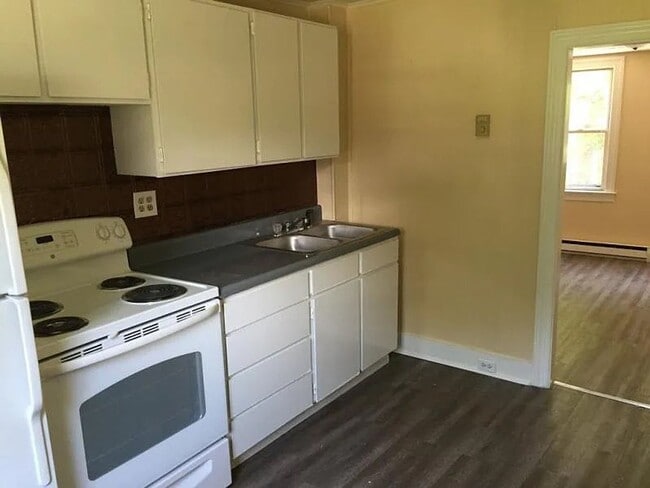 Building Photo - Introducing a pleasant 2-bedroom, 1-bathro...
