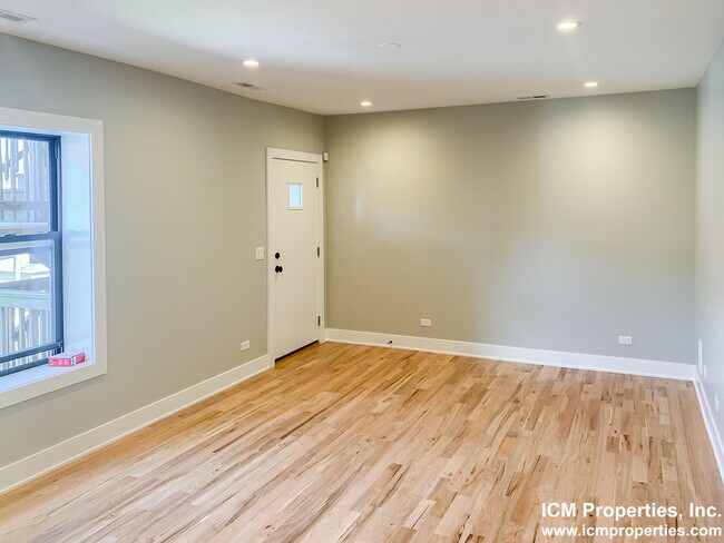 Foto del edificio - 3829 N Southport Ave