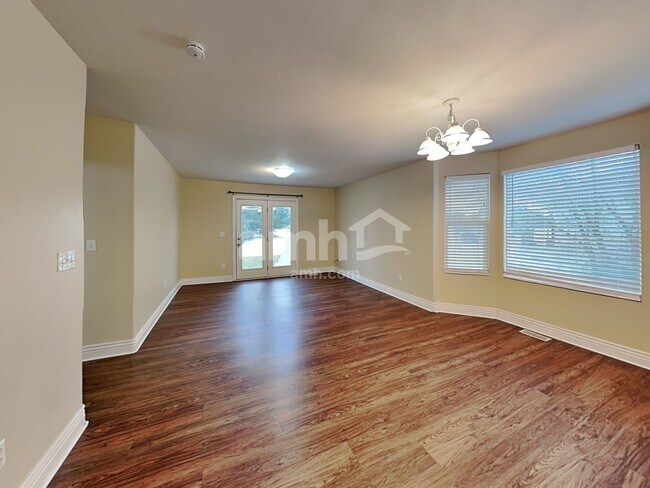 Foto del edificio - 1205 Princes Cir