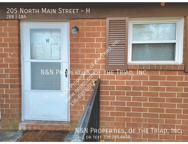 Building Photo - 205 N Main St
