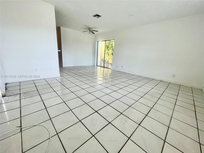 Foto del edificio - 2621 Riverland Dr