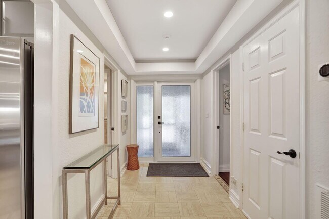 Foto del edificio - 1128 W Cypress Dr