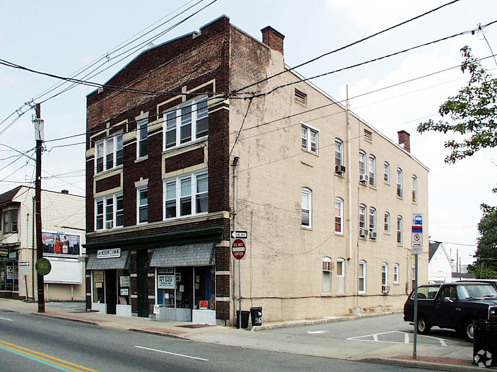 Building Photo - 269 Main St