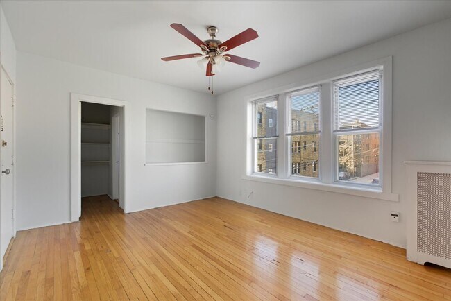 Foto del edificio - 1635 W Morse Ave