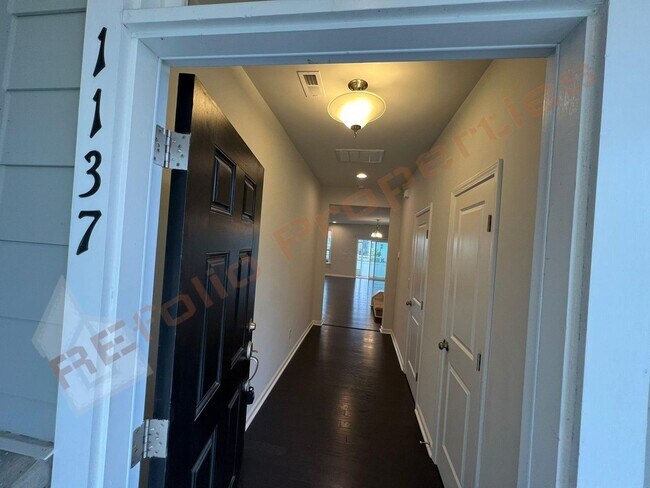 Foto del edificio - 1137 Little Gem Ln