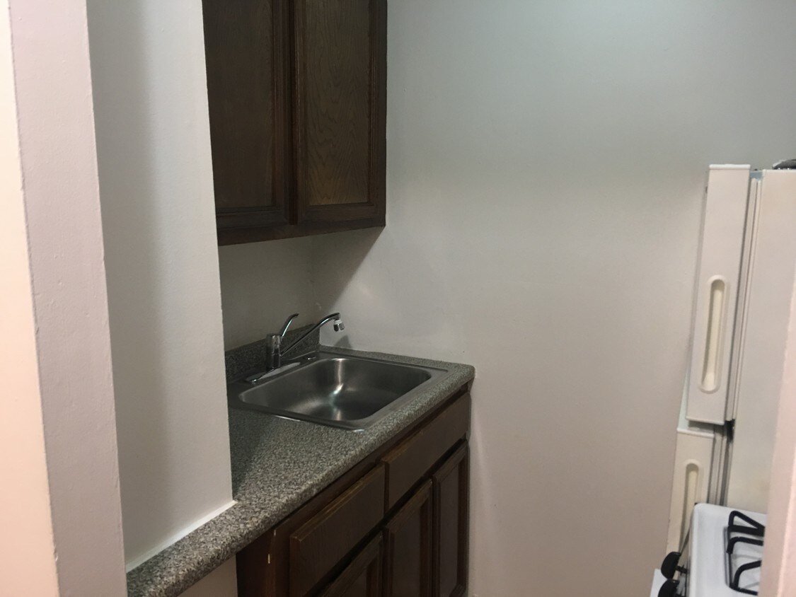 Foto principal - 43-06 63rd St