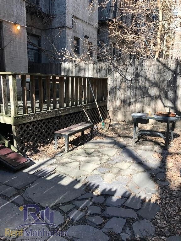 Foto del edificio - 213 E 89th St