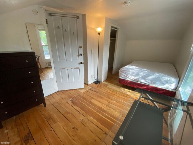 Building Photo - 4 br, 2 bath House - 811 S Division St