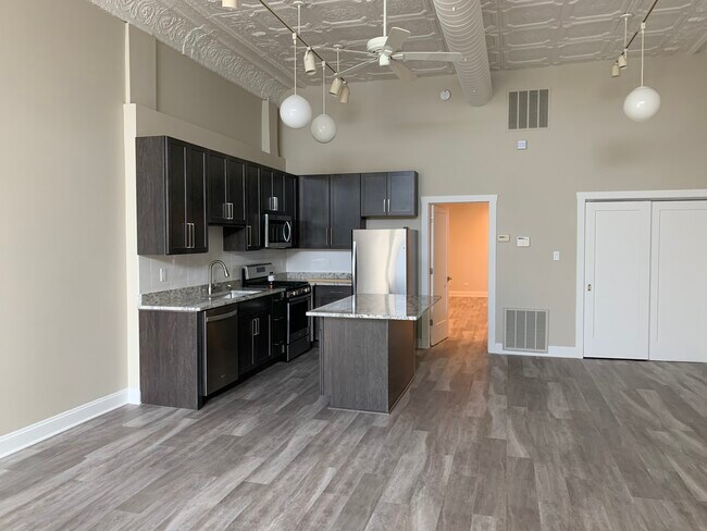 Kitchen - 3224 W North Ave