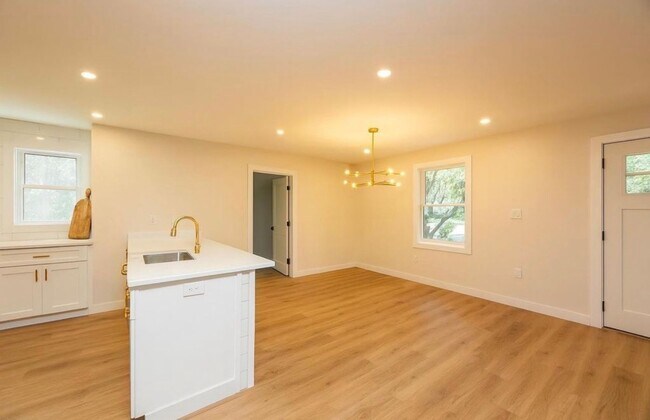 Foto del edificio - Large 4 Bedroom 2 Bath home in Linwood, NJ