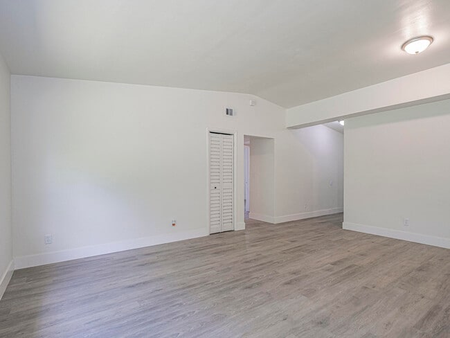 Foto del edificio - 734 5th Pl SW