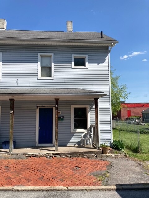 Primary Photo - 313 Walnut Ave
