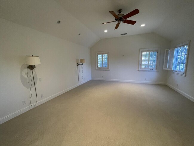 Building Photo - 620 Magnolia St