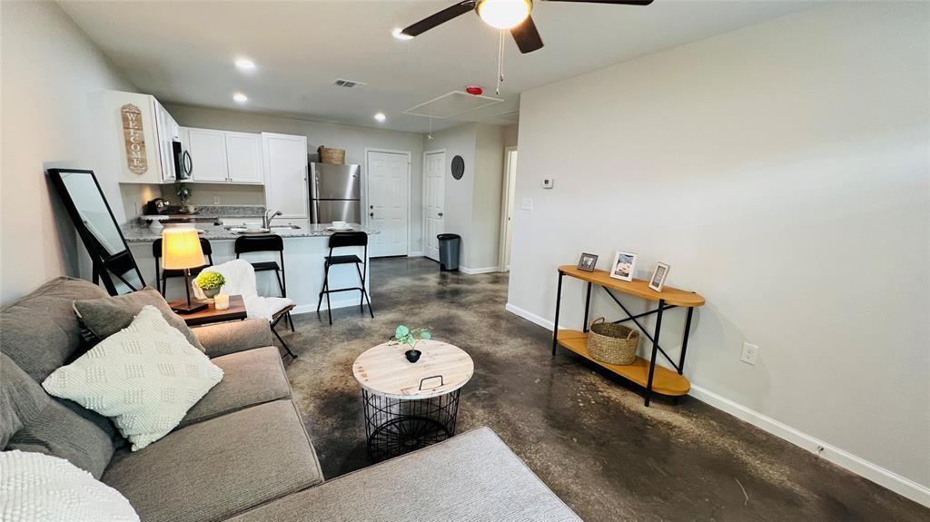 635 Martin Luther King Rd Unit E, Ames, TX 77575 Room for Rent in