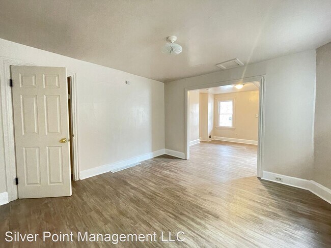 Building Photo - 2 br, 1 bath House - 311 E Broadway