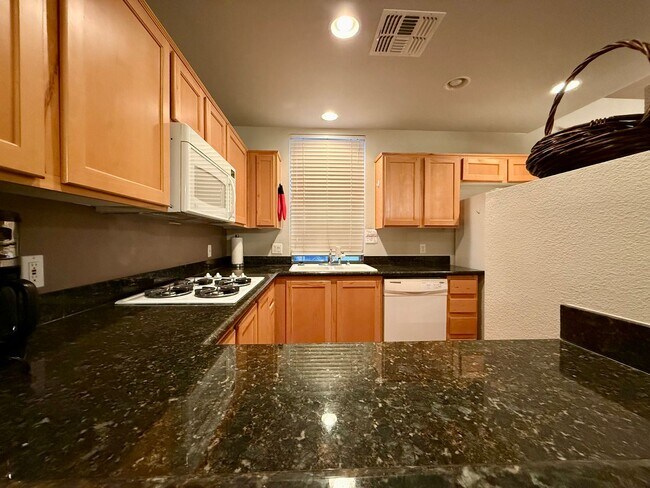 Building Photo - 2/BD 2/BD Fully Furnished Condo with Upgra...