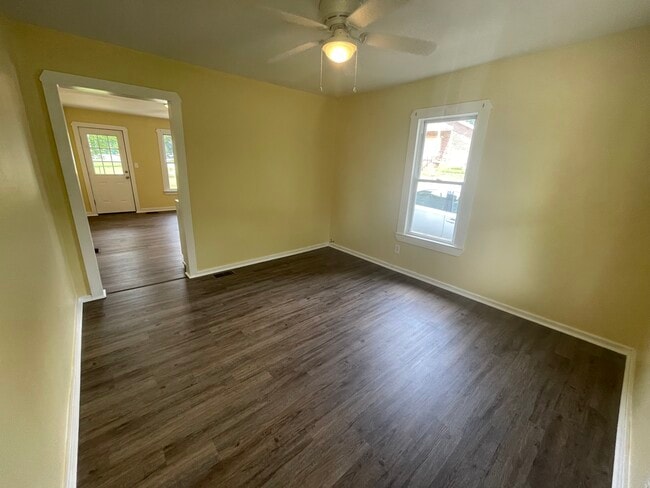 Building Photo - 209 Burdock St