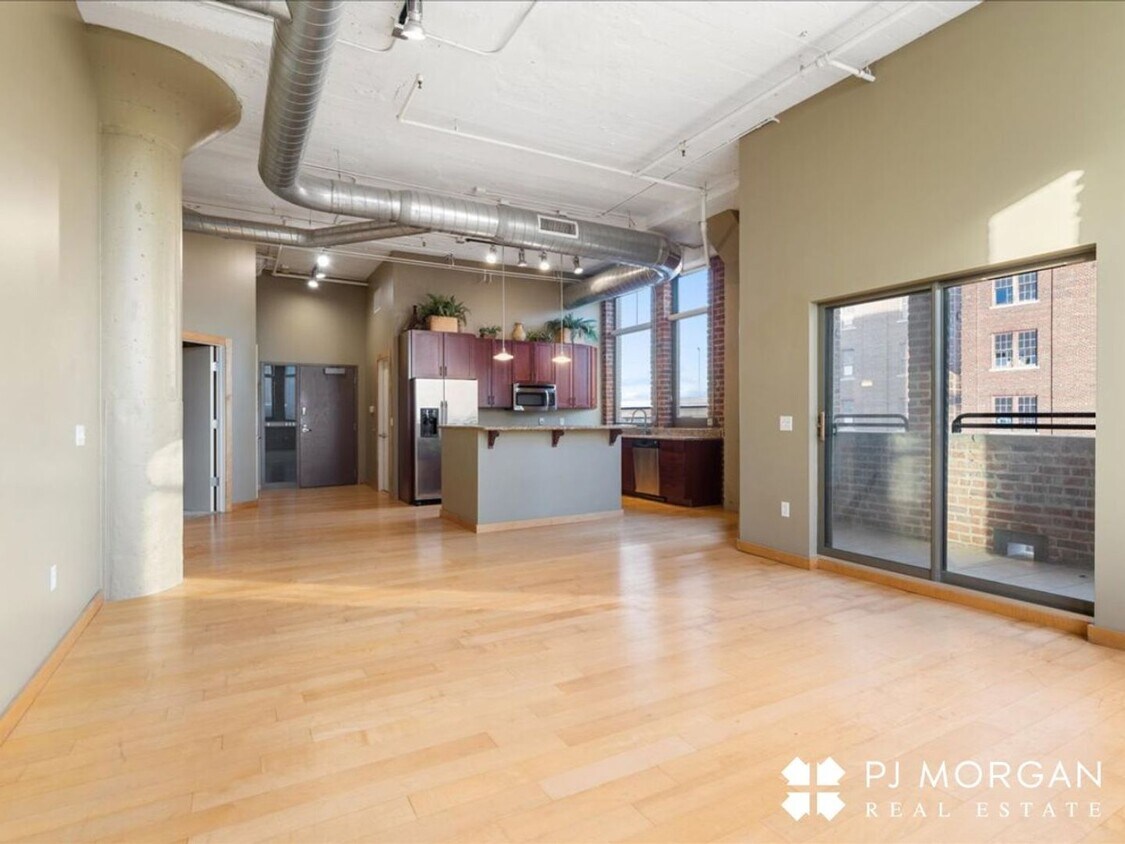 Primary Photo - Stunning 2 bed, 2 bath condo