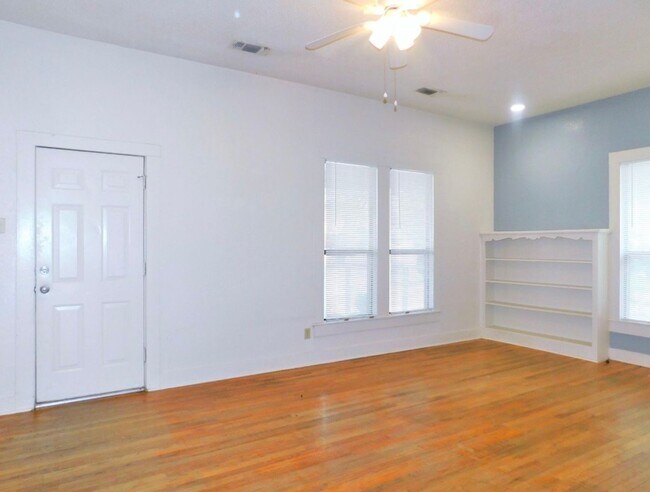 Foto del edificio - Charming 3BR Near TWU & Denton Square – Available Mid-June
