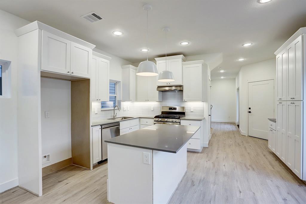 Foto principal - 7407 Rusk St
