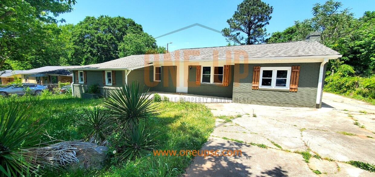 Primary Photo - Beautiful 4 Bedroom Home with Granite Coun...