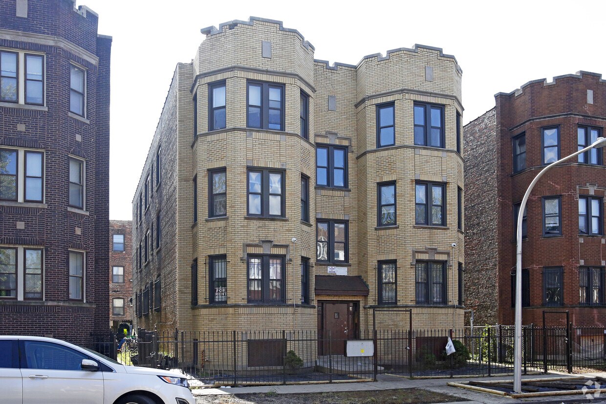 Primary Photo - 4911 W Adams St