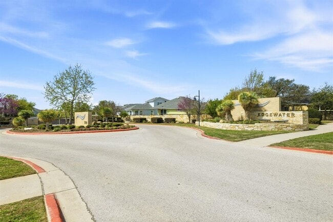 Foto del edificio - 13701 Ronald Reagan Blvd