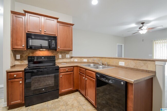 Foto del edificio - 155 Briar Ridge Ln