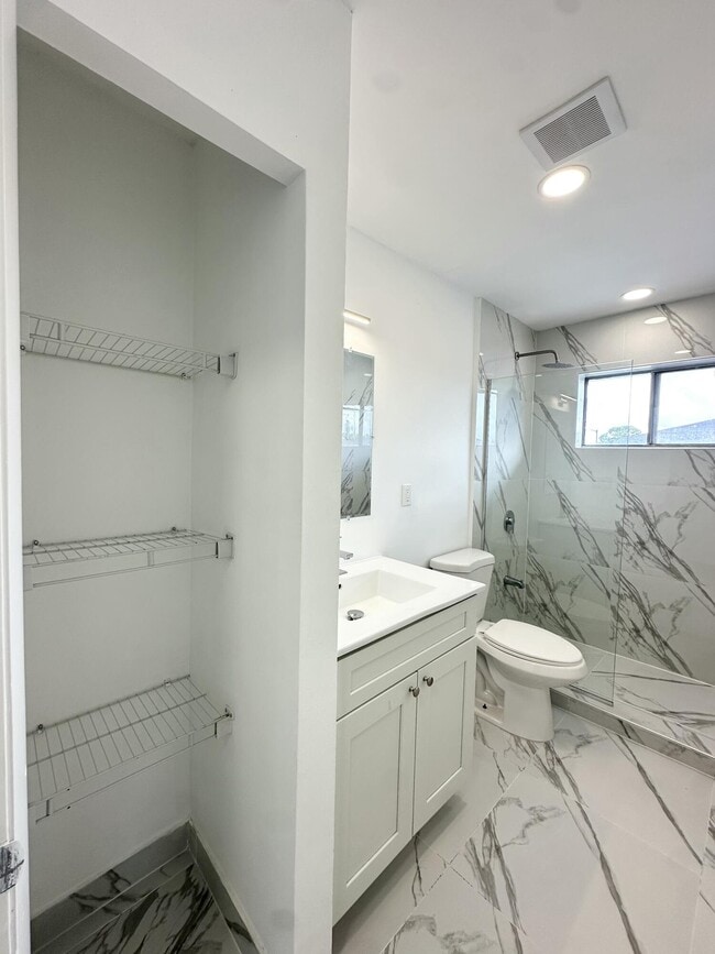 Building Photo - 102 E Tiffany Dr